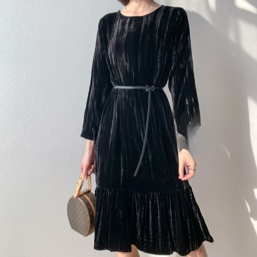 ワンピース フレアワンピース ワンピドレス 膝丈 ひざ丈 袖あり 長袖 Uネック ラウンドネック 襟なし セミフレア ワイド Aライン ベロア 大人可愛い きれいめ シンプル 大人 上品 おしゃれ レトロ 大人女子 こなれ感 個性的 モード系 エレガント モダン 無地 レディース