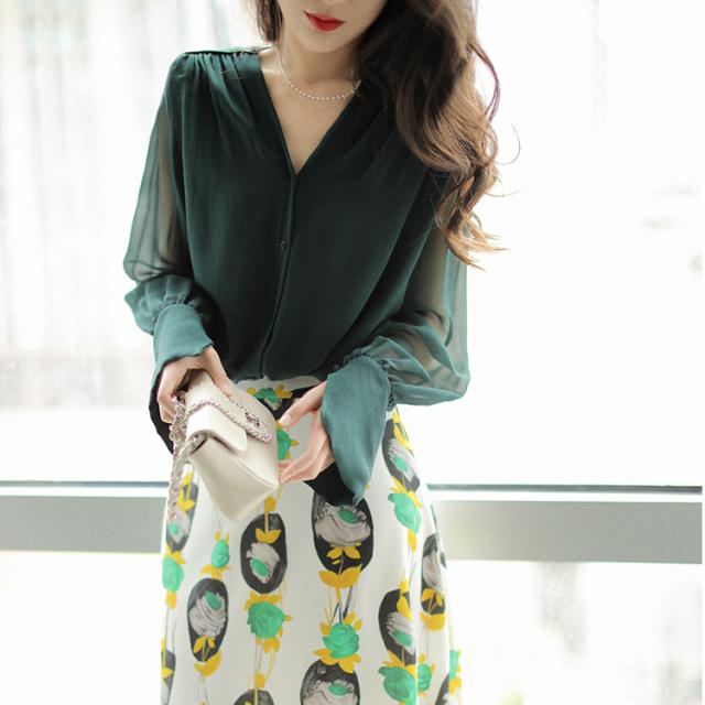 春 シャツ センス トップス デート ブラウス 上着 ショート丈 袖あり 長袖 Vネック 襟なし ストレート レギュラー ふわふわ 前開き 透け感 ボタン 異素材MIX シルク かわいい きれいめ カジュアル 大人 おしゃれ レトロ 大人可愛い こなれ感 ラブリー クール セクシー 無地 春 春 シャツ センス トップス デート ブラウス 上着 ショート丈 袖あり