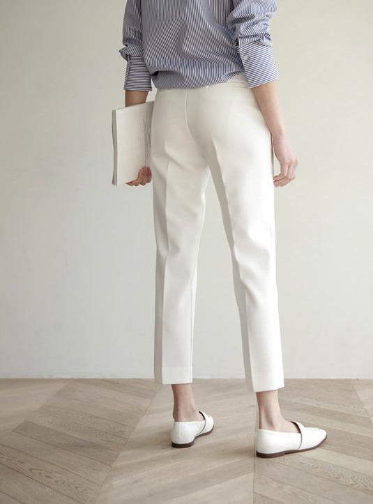 春秋 カジュアル パンツ ボトムス パンツ ズボン 上着 ストレートパンツ ミディアム丈 ストレート レギュラー ファスナー ポケット 前開き ボタン 異素材MIX ポリエチレンテレフタレート かわいい 大人可愛い シンプル カジュアル お洒落 かっこいい 大人女子 こなれ感 ラフの通販は