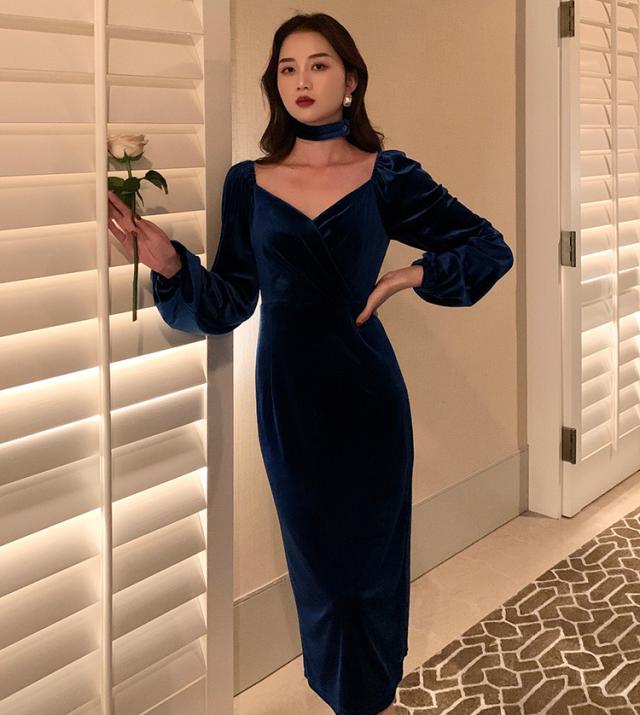 冬 ベルベット ドレス パーティドレス ミモレ丈ドレス フォーマルドレス ワンピドレス ミディアム丈 袖あり 長袖 ランタンスリーブ Vネック 襟なし 細身 タイプＡ プリーツ ハイウエスト レギュラー 異素材MIX 大人可愛い きれいめ 大人 上品 おしゃれ 大人女子 ガーリー