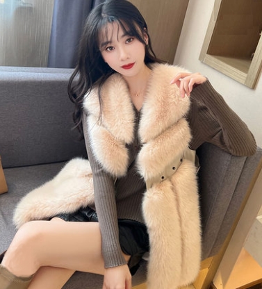 アウター ベスト 切り替えデザイン ドッキング もこもこ モコモコ ふわふわ 前開き ファー フェイクファー 大人可愛い きれいめ シンプル カジュアル おしゃれ 大人女子 こなれ感 主役級 存在感 無地 冬 10代 20代 30代 40代 レディース 女性用 デート お出かけ 公園デビュー