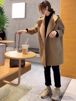 アウター コート 上着 膝上 袖あり 長袖 ドロップショルダー ワイド フード付き ポケット 前開き ウール かわいい 大人可愛い きれいめ シンプル カジュアル おしゃれ お洒落 大人女子 こなれ感 ラフ ルーズ 主役級 存在感 抜け感 無地 秋 冬 10代 20代 30代 40代 50代 60代の通販は