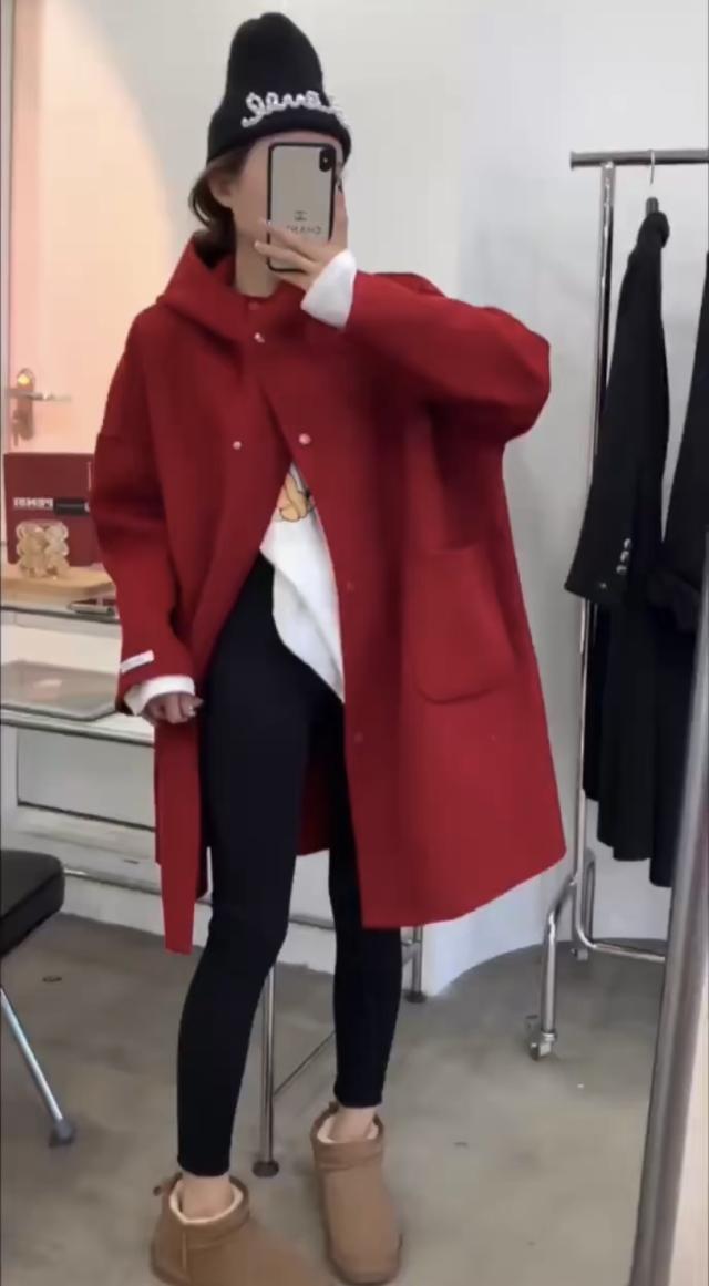 アウター コート 上着 膝上 袖あり 長袖 ドロップショルダー ワイド フード付き ポケット 前開き ウール かわいい 大人可愛い きれいめ シンプル カジュアル おしゃれ お洒落 大人女子 こなれ感 ラフ ルーズ 主役級 存在感 抜け感 無地 秋 冬 10代 20代 30代 40代 50代 60代の通販は