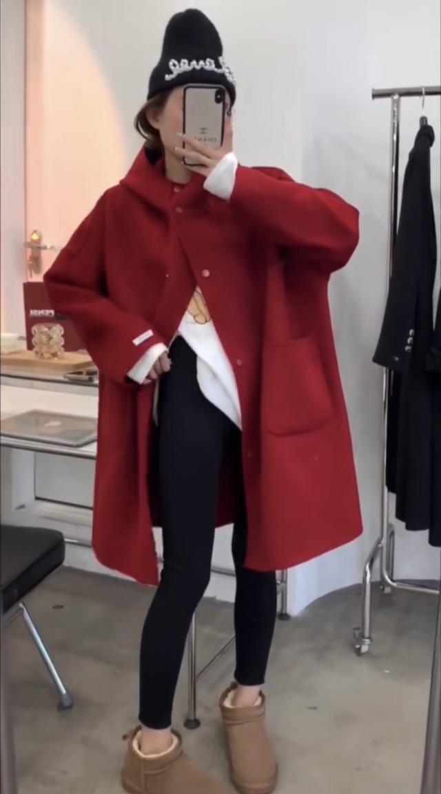 アウター コート 上着 膝上 袖あり 長袖 ドロップショルダー ワイド フード付き ポケット 前開き ウール かわいい 大人可愛い きれいめ シンプル カジュアル おしゃれ お洒落 大人女子 こなれ感 ラフ ルーズ 主役級 存在感 抜け感 無地 秋 冬 10代 20代 30代 40代 50代 60代の通販は