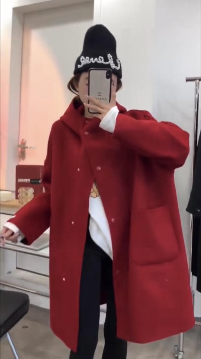 アウター コート 上着 膝上 袖あり 長袖 ドロップショルダー ワイド フード付き ポケット 前開き ウール かわいい 大人可愛い きれいめ シンプル カジュアル おしゃれ お洒落 大人女子 こなれ感 ラフ ルーズ 主役級 存在感 抜け感 無地 秋 冬 10代 20代 30代 40代 50代 60代の通販は