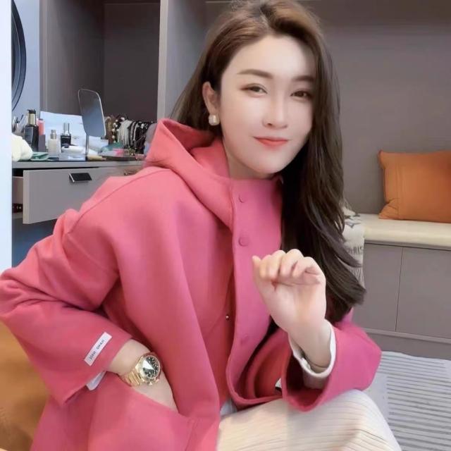 アウター コート 上着 膝上 袖あり 長袖 ドロップショルダー ワイド フード付き ポケット 前開き ウール かわいい 大人可愛い きれいめ シンプル カジュアル おしゃれ お洒落 大人女子 こなれ感 ラフ ルーズ 主役級 存在感 抜け感 無地 秋 冬 10代 20代 30代 40代 50代 60代の通販は