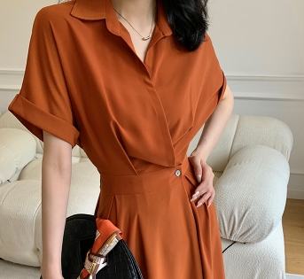 シャツワンピース レディース 春 夏 半袖 Vネック 襟付き ウエストシェイプ ロング丈 ウエストマーク Aライン フレア ハイウエスト 脚長 美脚 二の腕カバー 着やせ スタイルアップ フェミニン かわいい レディライク カジュアル ナチュラル 上品 エレガント さわやか