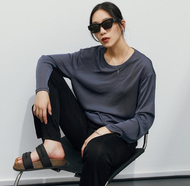 トップス カットソー 長袖 ラウンドネック 透け感 薄手 きれいめ シンプル カジュアル こなれ感 ラフ メンズライク エレガント とろみ感 オールシーズン お出かけ 休日 ジム ヨガ 着回し 普段使い ゆる ホワイト ブラック グレーの通販は