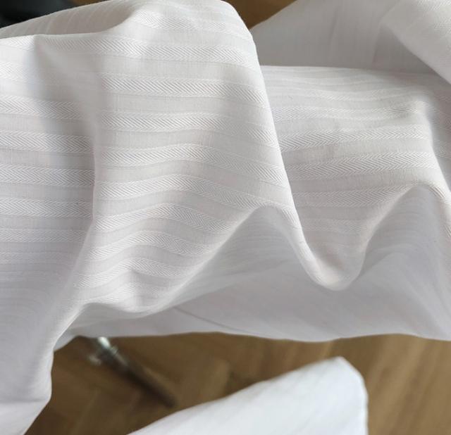 白シャツ 長袖 襟付き きれいめ シンプル カジュアル かっこいい