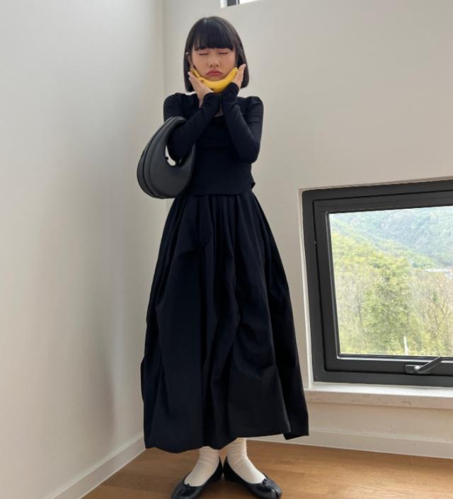 ロングスカート ロング丈 フレア Aライン シフォン かわいい シンプル マニッシュ ガーリー 無地 オールシーズン お出かけ 休日 イベント 着回し 普段使い お揃い ホワイト ブラック