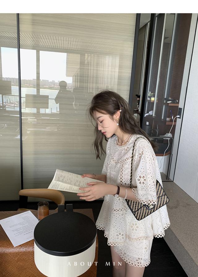 トップス ブラウス カットソー プルオーバー 白トップス 袖あり 5分袖 五分袖 ラウンドネック 襟なし ワイド ペプラム レース 綿 かわいい 大人可愛い きれいめ シンプル カジュアル おしゃれ お洒落 大人女子 こなれ感 ガーリー ルーズ 個性的 主役級 存在感 無地 柄 春 夏 トップス ブラウス カットソー プルオーバー 白トップス 袖あり 5分袖