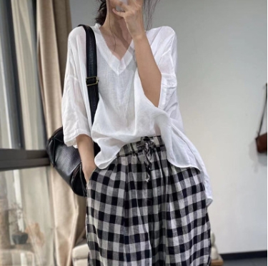 トップス ブラウス カットソー プルオーバー 白シャツ 白トップス 5分袖 Vネック 襟なし ワイド 透け感 薄手 シンプル カジュアル エスニック 大人女子 こなれ感 ラフ ルーズ 個性的 抜け感 無地 春 夏 20代 30代 40代 50代 レディース 女性用 ママ OL 学生 デート 女子会