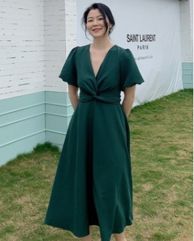 ワンピース フレアスカート 膝下 ミドル丈 半袖 パフスリーブ Vネック ウエストリボン バックリボン 大人可愛い きれいめ 大人 上品 大人女子 エレガント フォーマル 無地 夏 入学式 入園式 結婚式 母の日 20代 30代 40代 50代 60代 レディース 女性用 ママ デート お出かけ