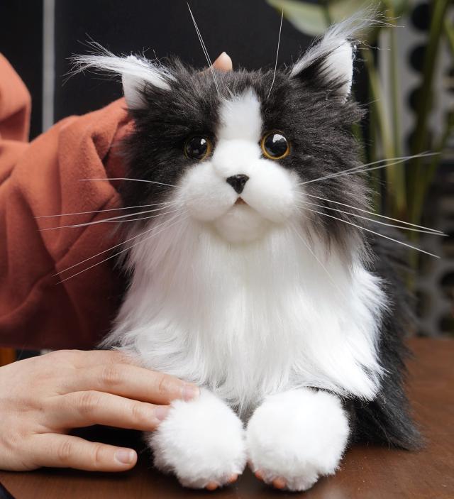 Chongker 猫ぬいぐるみ リアル 本物そっくり ハンドメイド やさしい手触り，可愛く癒しネコ ぬいぐるみ猫好きな人、お母さん、子供、お年