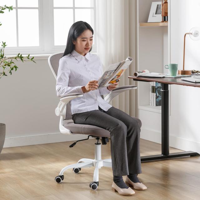 Okeysen オフィスチェア デスクチェア 椅子 テレワーク 疲れない パソコンチェア 跳ね上げ式アームレスト ランバーサポート 通気性メッシの通販は 17,538円