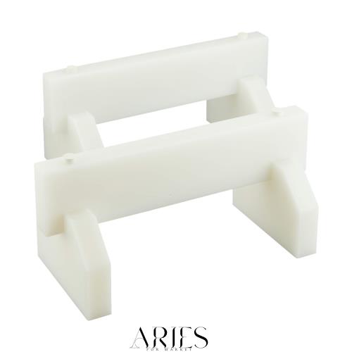 遠藤商事 TKG まな板用脚 35cm 材質:プラスチック 幅×高さ(mm)350×160 まな板を衛生的に保てる 高さが上がり効率アップ (2ヶ1組) 業務の通販は 7,910円