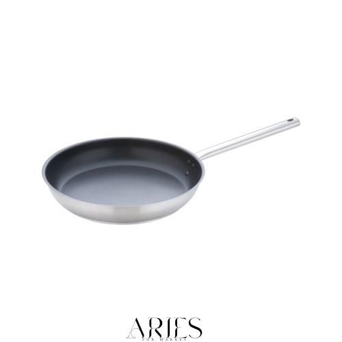 遠藤商事 TKG ステンレス フライパン 24cm 外径×深さ(mm)260×45 底径(mm) 184 質量(kg)1.30 IH・ガス火対応 熱伝導率の高いアルミを保の通販は 6,446円