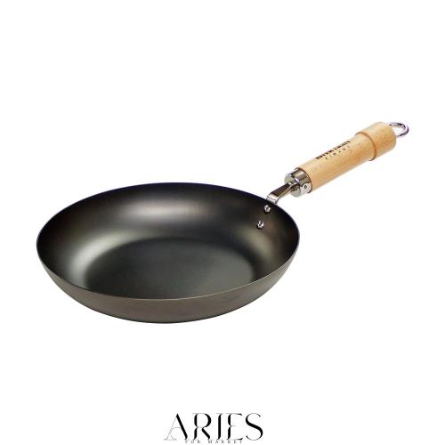 リバーライト 極JAPAN 鉄 フライパン 18cm 窒化鉄 窒化加工 IH対応 サビにくい 日本製 J1218の通販は