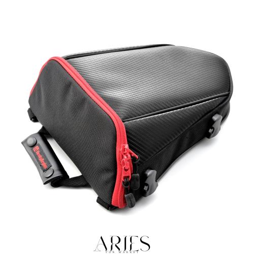 ヘンリービギンズ(Henly Begins) デイトナ バイク用 シートバッグ 4L 日帰りサイズ カーボン調 レッド イージーリングベルト付属 DH-708