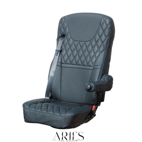 ジェットイノウエ(Jet Inoue)COMBI車種別シートカバーふそう大型’17スーパーグレート ベルト一体高機能シート用RH 黒/黒糸 595365