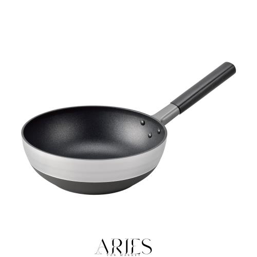 北陸アルミ フライパン 24cm 軽量 アルミ IH対応 日本製 特許形状 底がまるい 調理物が真ん中に集まる 目玉焼き オムレツ 麺 ギョーザ 揚