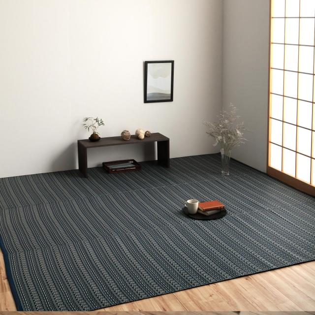 イケヒコ ラグ カーペット 日本製 ポリプロピレン カーペット バルカン 本間4.5畳 ネイビー 洗える 畳 上敷き ござ ゴザ い草調 おしゃれ