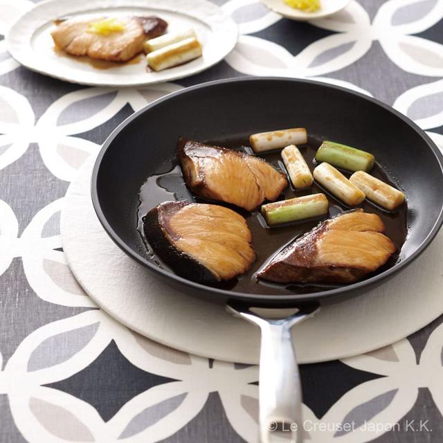 ル・クルーゼ(Le Creuset) TNS シャロー フライパン 28cm ガス IH オーブン 対応 シリコンハンドル【日本正規販売品】_2