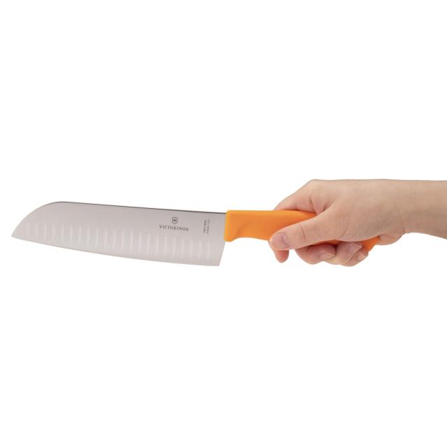 VICTORINOX(ビクトリノックス) 三徳包丁 プロ仕様のステンレススチール製万能包丁 17cm 溝付 オレンジ 料理全般に使える万能なナイフ 食_3