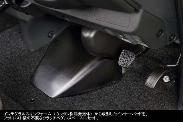 Genb(玄武) ハイエース TRH/KDH200系 標準ボディ コンフォートマット Red Stitch [フロントセット] OMF01RH_5