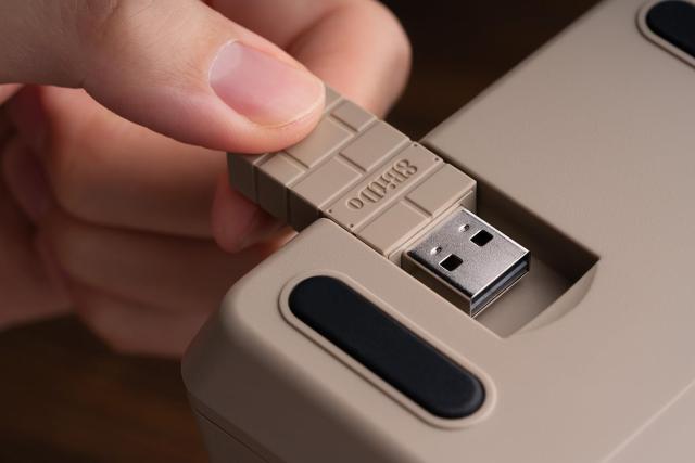 8BitDo レトロ 18 メカニカル テンパッド、電卓モードをサポート、 Windows および Android 用 Bluetooth/2.4G/有線テンパッド(C64)_3