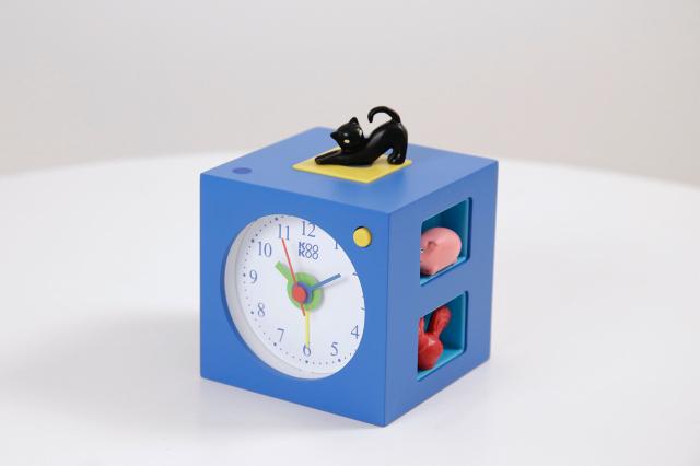 KOOKOO(クークー)キッズアラーム 青色 5種類の磁石付き動物と自然の中で録音した5種類の動物の鳴き声が楽しめる 子供用のアラームクロの通販は KOOKOO(クークー)キッズアラーム 青色 5種類の磁石付き動物と自然の中で録音した5種類の動物の鳴き声が楽しめる 子供用のアラームクロの通販は