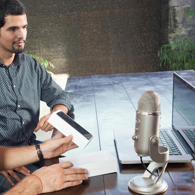 Logitech for Creators Blue Yeti USB Microphone - Whiteout by Blue