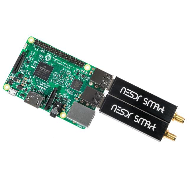 Nooelec RTL-SDR v5 SDR - NESDR SMArt HF/VHF/UHF (100kHz-1.75GHz) ソフトウェア無線。 プレミアム RTLSDR、0.5PPM TCXO、SMA 入力、ア