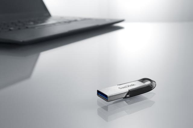 SanDisk Ultra Flair USB 3.0 Flash Drive 256GB SDCZ73-256G-G46_3