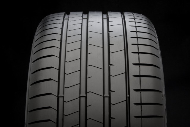 【交換サービス対象】 PIRELLI(ピレリ) サマー 245/35R21 P-ZERO (PZ4) 96Y XL L.S. (VOL) PNCS ボルボ承認 タイヤのみ・ホイールなし 1