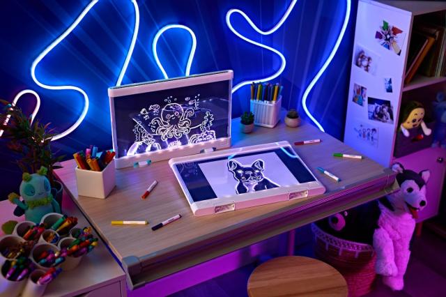 クレヨラ (Crayola) ライトアップ 照明ランプお美術家ゲーム盤 可塑性物質 光る LEDともし火 手あそび 747245 定まり品