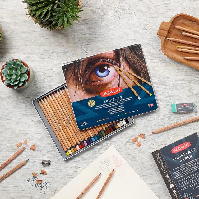 国内正規品ダーウェント 色鉛筆 ライトファスト メタルケース 36色 セット 2302721 耐光性100% オイルベース Derwent 国内正規品ダーウェント 色鉛筆 ライトファスト メタルケース