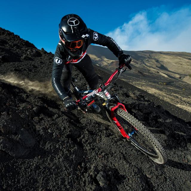Funn(ファン) フル-オン(Full On)、 MTB、自転車用ハンドルバー、クランプ径:φ31.8mm、幅785mm、耐久性、剛性感、柔軟性、衝撃吸収性、_1