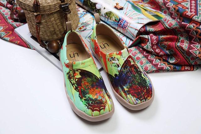 [UIN] スリッポン 女性靴 キャンバス スリップ 春靴 通勤用 スニーカー ウォーキングシューズ 旅行 靴 ボウリングシューズ テニスシューの通販は