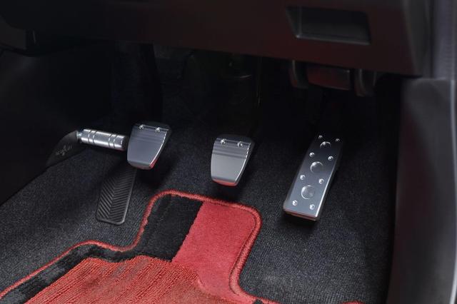 ネオプロト(NEOPLOT) ペダルカバー ブレーキ/クラッチペダルNEOセット品 NP70570 操作時の動きを追求しブレーキ/クラッチペダル MT車 SUZ