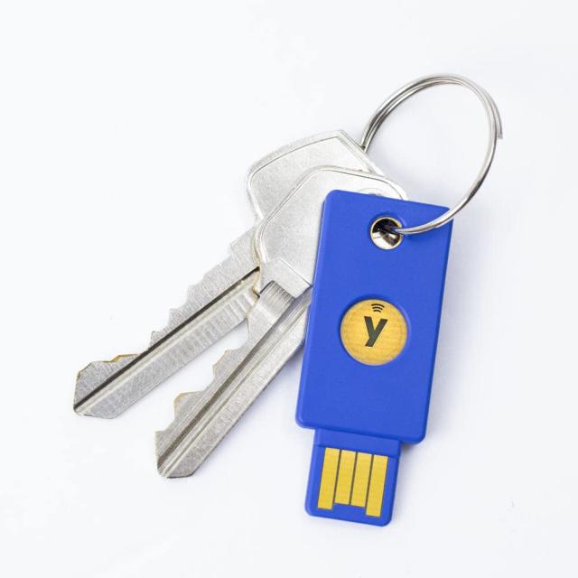 Yubico FIDOセキュリティキー NFC - FIDO U2F/FIDO2/USB-A ポート/NFC/2段階認証/高耐久性/耐衝撃性/防水 Keychain_2
