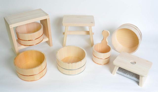 【新着商品】木曽工芸 湯おけ 日本製 木製 ひのき 丸湯桶 銅タガ (小) 22 木曽工芸 湯おけ 日本製 木製 ひのき 手付き桶 銅タガ 【公式通販】