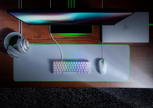 Razer Goliathus エクステンデッドクロママーキュリー、マイクロテクスチャード布表面、すべての感度設定とセンサーに最適化、Razer Chro_7