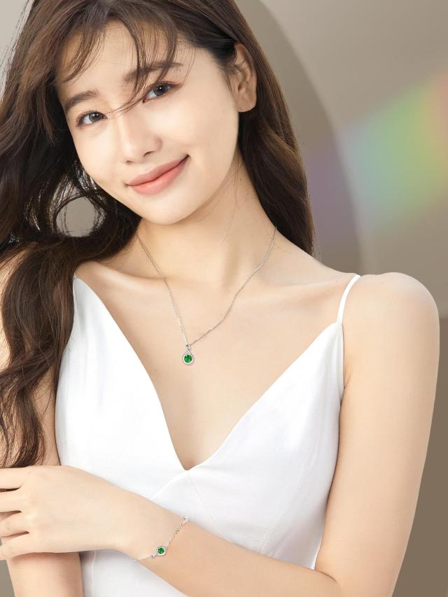 Agvana エメラルド ネックレス レディース 5月 誕生石 しずくモチーフ プラチナメッキ シルバー925 ホワイトデー お返し クリスマス 誕生