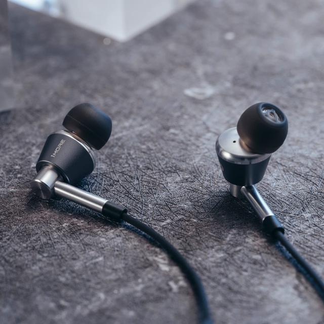 新品未開封 イヤフォンE1010 グレー 1MORE クワッドドライバー 新品未