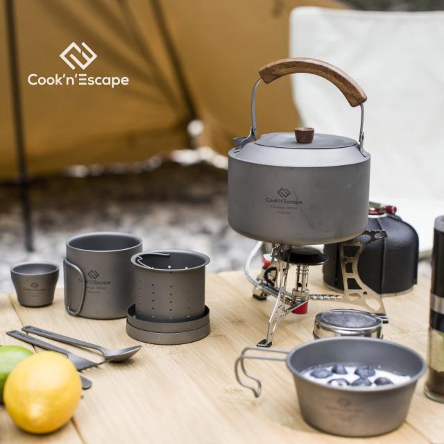 COOK’N’ESCAPE チタン ケトル&マグ セット 軽量 コンパクト アウトドア 自宅用 ティー&コーヒーセット キャンプ 旅行 Polar Night Serieの通販は COOK’N’ESCAPE チタン ケトル&マグ セット 軽量 コンパクト アウトドア 自宅用 ティー&コーヒーセット キャンプ 旅行 Polar Night Serieの通販は