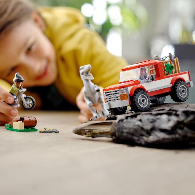 レゴ(LEGO) ジュラシック・ワールド ヴェロキラプトルをおびき出せ:ブルーとベータ ギフト 76946 おもちゃ ブロック 誕生日プレゼント 乗_6
