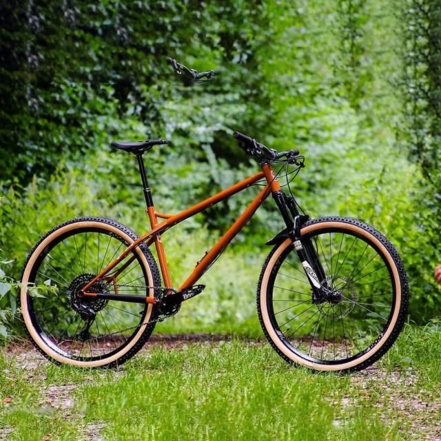 MOHEGIA 26インチ マウンテンバイク タイヤ: 26×1.95インチ MTB