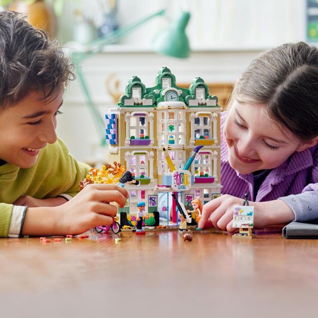 レゴ(LEGO) フレンズ エマのアートスクール 41711 おもちゃ ブロック プレゼント アート 絵画 ごっこ遊び 女の子 8歳以上_5