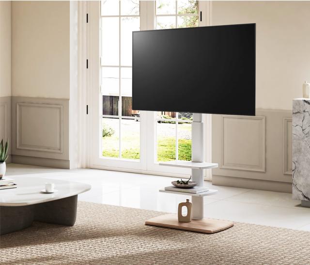 FITUEYES テレビ台 壁寄せテレビスタンド 32-70インチテレビに対応 高さ角度調節可能 耐荷重40kg 木目 木製底板 中段棚二枚付 ホワイト_6